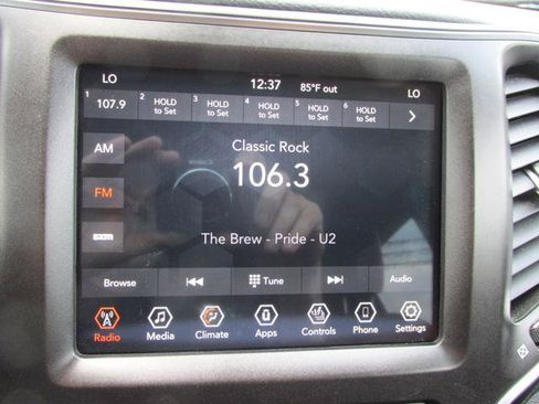 Used 2020 Jeep Cherokee Trailhawk w/ Cold Weather Group AWD/4WD image 12