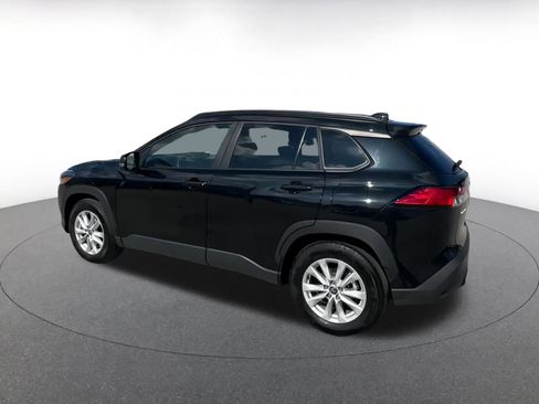 Used 2025 Toyota Corolla Cross LE image 10