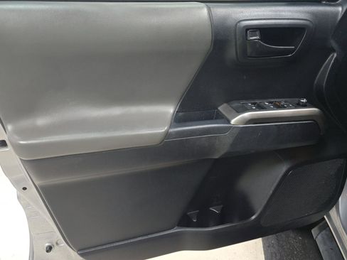 Used 2018 Toyota Tacoma SR5 image 10