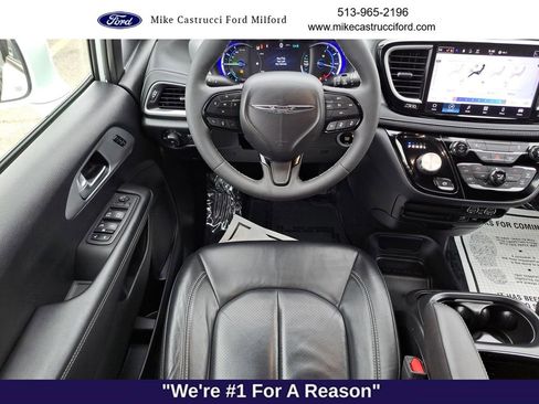 Used 2022 Chrysler Pacifica Touring-L w/ S Appearance Package image 11