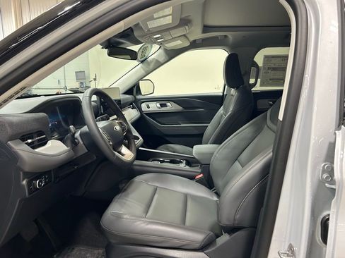 New 2026 Ford Explorer Active w/ Active Comfort Package image 9