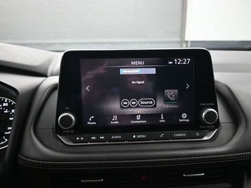 Used 2025 Nissan Rogue SV FWD image 18