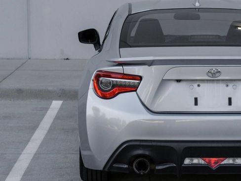 Used 2017 Toyota 86 RWD image 40