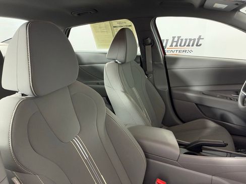 Used 2023 Hyundai Elantra SEL w/ Preferred Accessory Package image 33