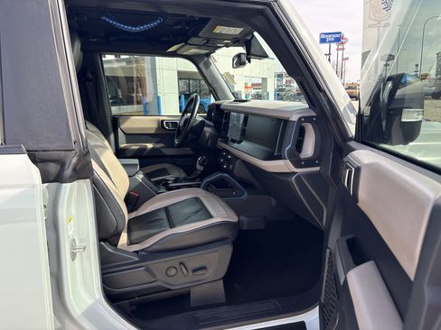 Used 2022 Ford Bronco Wildtrak image 9