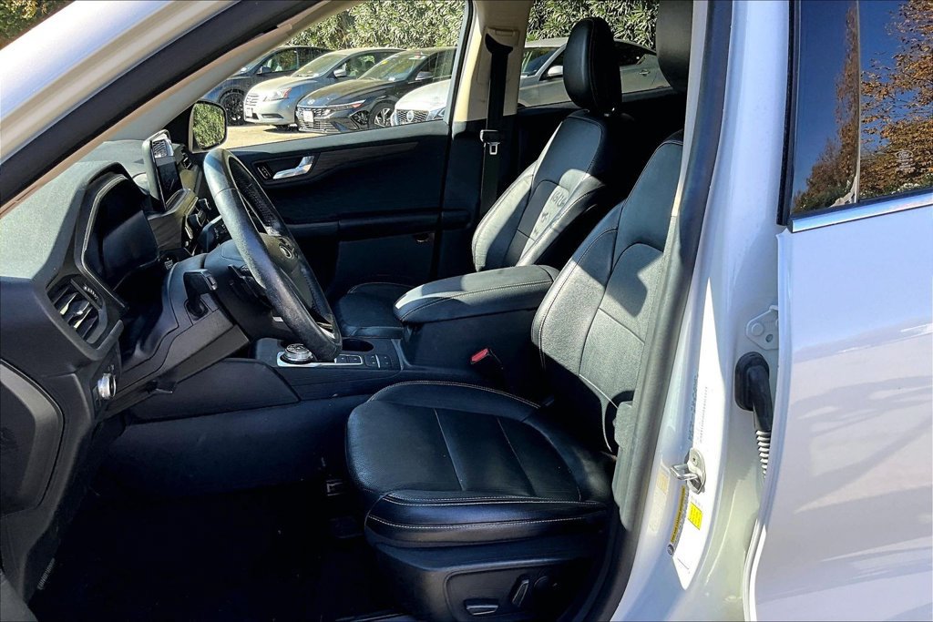 Used 2020 Ford Escape Titanium AWD/4WD image 9