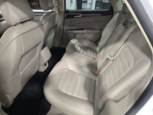 Used 2017 Ford Fusion SE FWD image 13