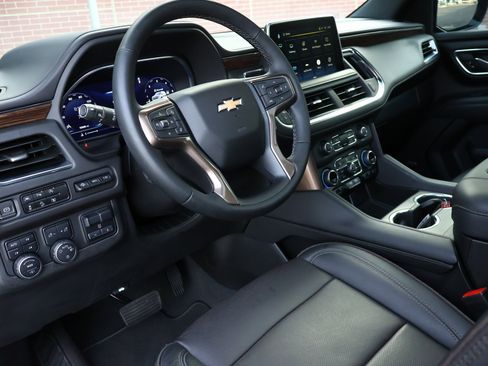 Used 2023 Chevrolet Tahoe High Country AWD/4WD image 3