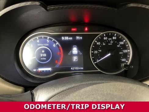 Used 2020 Nissan Versa SV FWD image 13