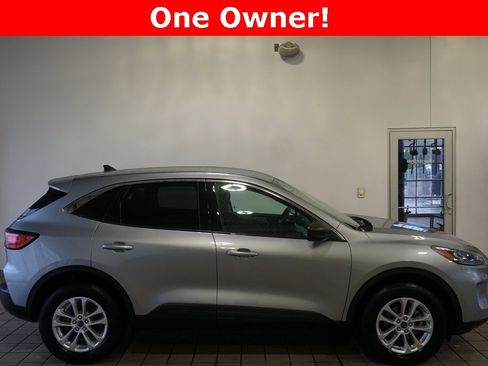 Used 2022 Ford Escape SE w/ Cold Weather Package image 2