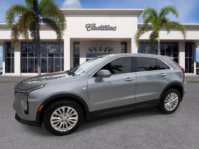 Used 2024 Cadillac XT4 Luxury w/ Cold Weather Package FWD image 7