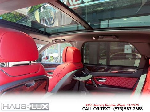 Used 2017 Bentley Bentayga AWD/4WD image 22