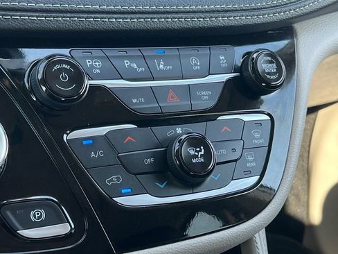 Used 2024 Chrysler Pacifica Limited w/ Uconnect Theater Family Group AWD/4WD image 32