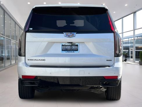 Used 2022 Cadillac Escalade ESV Sport Platinum w/ Heavy-Duty Trailer Package AWD/4WD image 5