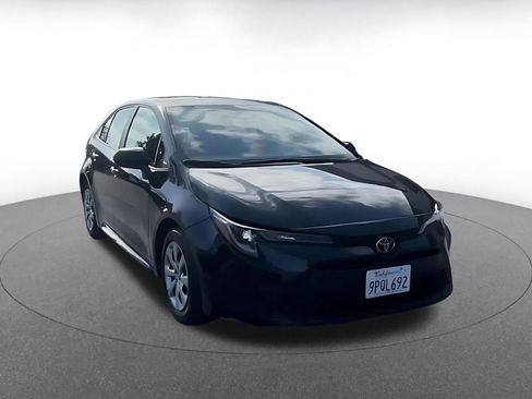 Used 2025 Toyota Corolla LE FWD image 3