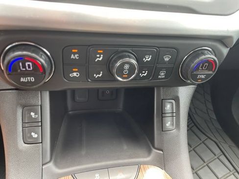 Used 2018 GMC Acadia SLE AWD/4WD image 44