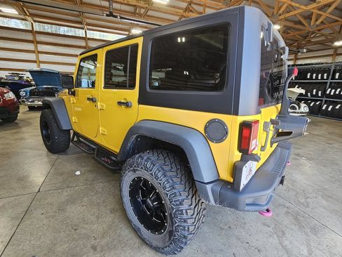 Used 2015 Jeep Wrangler Unlimited Rubicon AWD/4WD image 6