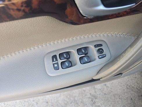 Used 2005 Volvo XC70 image 10