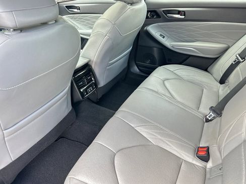 Used 2020 Toyota Avalon Limited image 28