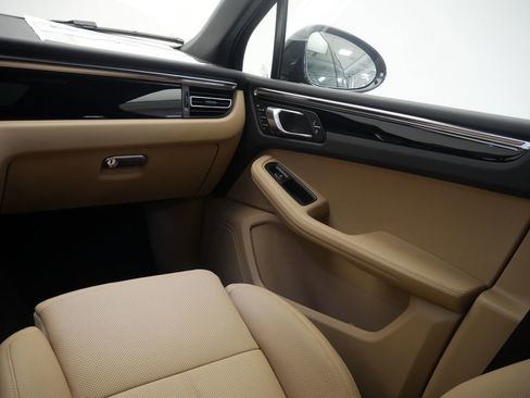 New 2026 Porsche Macan AWD/4WD image 37