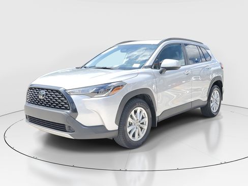 Certified 2024 Toyota Corolla Cross LE FWD image 3