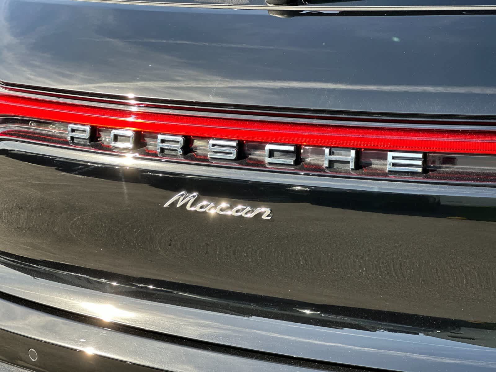 Certified 2025 Porsche Macan AWD/4WD image 31