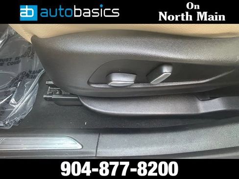 Used 2017 Cadillac XT5 FWD image 19