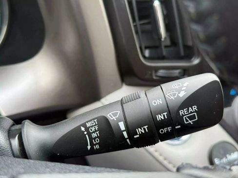 Used 2016 Toyota RAV4 Limited image 31