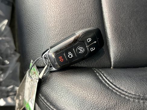 Used 2016 Lincoln MKZ FWD image 20