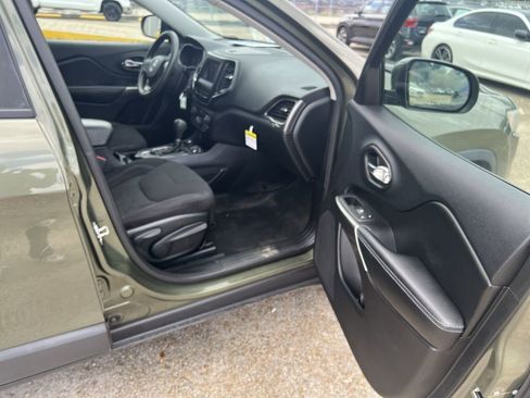 Used 2020 Jeep Cherokee Latitude image 21