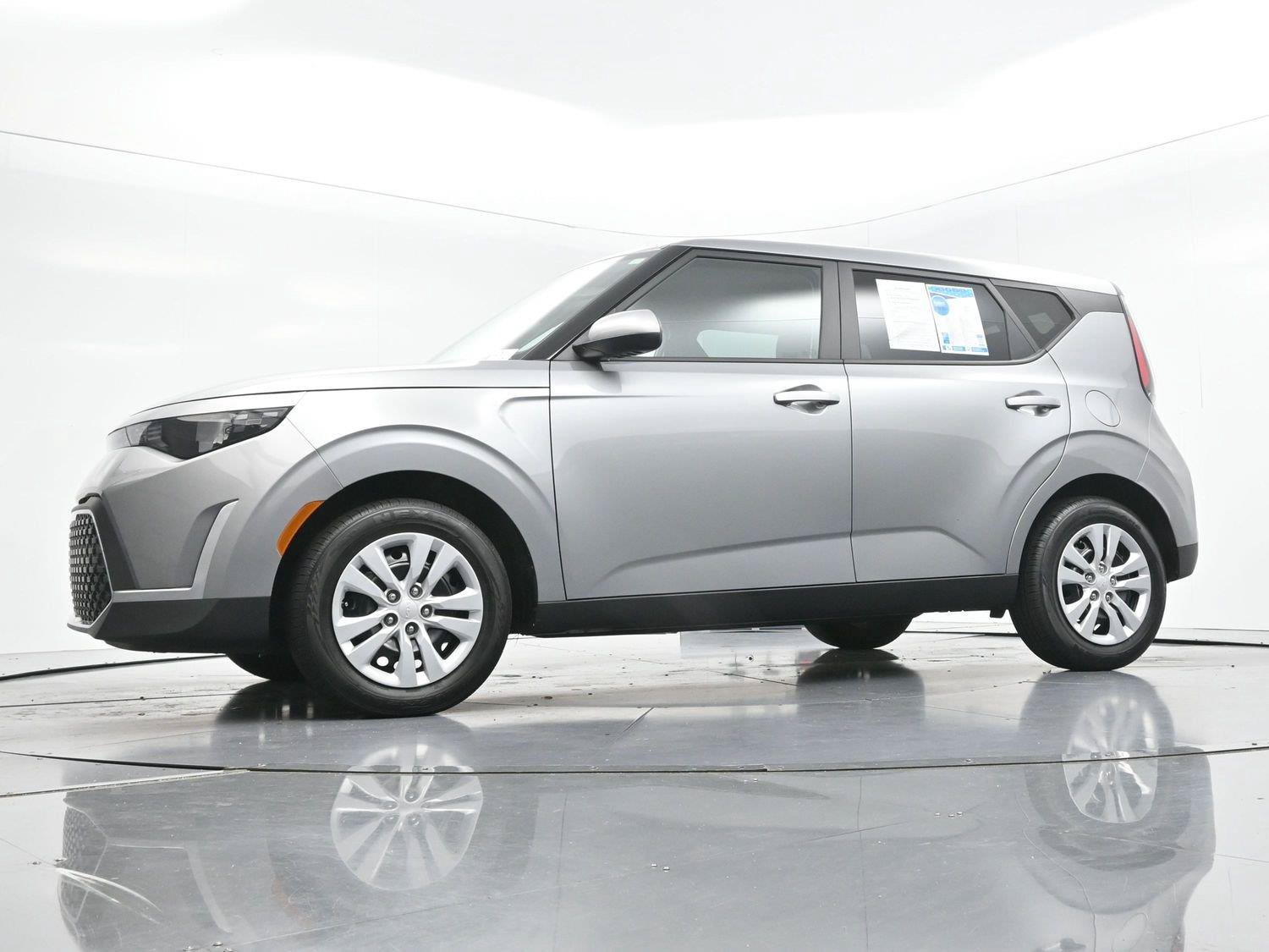 Used 2025 Kia Soul LX FWD image 43