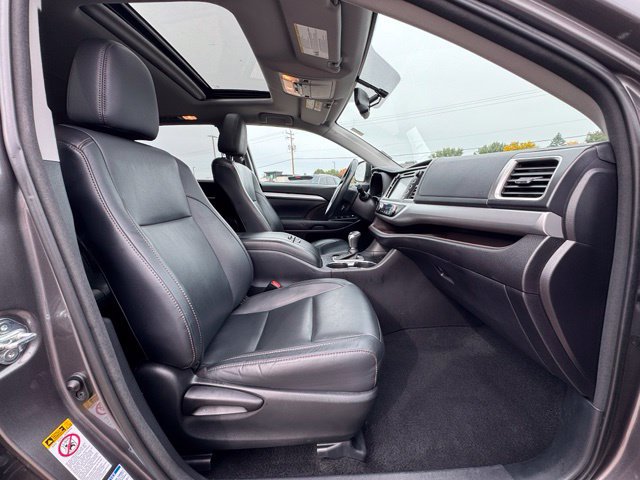 Used 2017 Toyota Highlander XLE AWD/4WD image 12