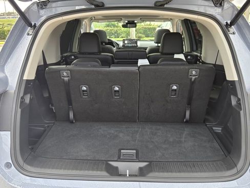 Used 2025 Honda Pilot Touring image 16