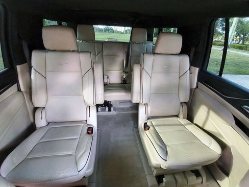 Used 2021 Cadillac Escalade ESV Premium Luxury w/ Performance Package RWD image 13