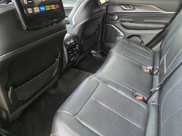 Used 2023 Jeep Grand Cherokee Overland w/ Advanced Protech Group III AWD/4WD image 34