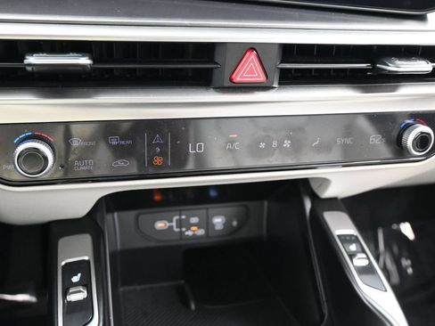 Used 2025 Kia Sorento S w/ Panoramic Sunroof Package FWD image 23