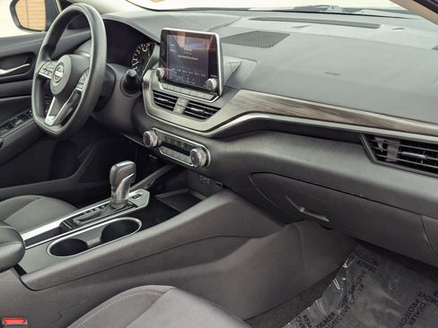 Used 2024 Nissan Altima 2.5 SV image 29