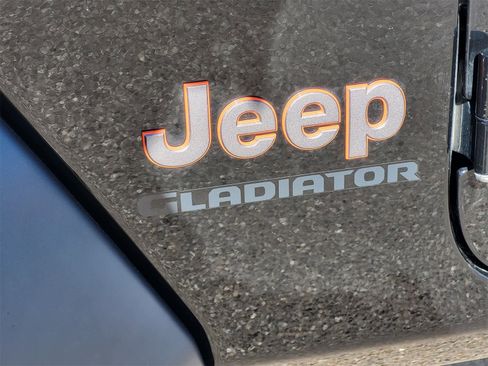 Used 2022 Jeep Gladiator Mojave image 11