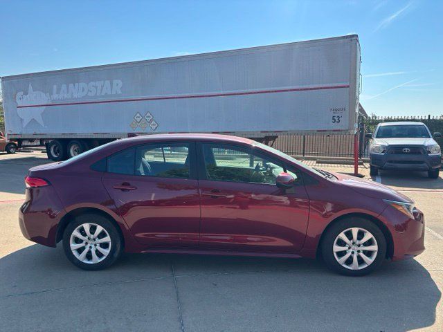 Used 2025 Toyota Corolla LE FWD image 4