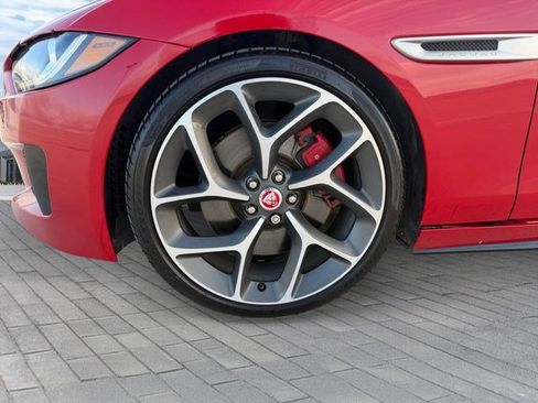 Used 2018 Jaguar XE S RWD image 9