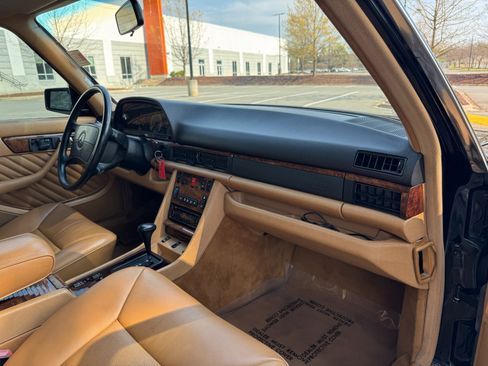 Used 1990 Mercedes-Benz 560 SEL image 60