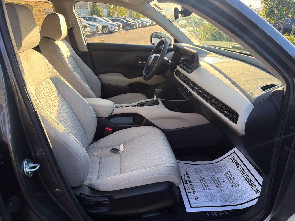Used 2024 Honda HR-V LX image 11
