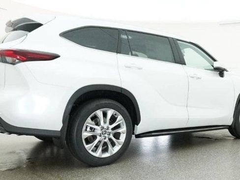 New 2026 Toyota Highlander AWD image 24