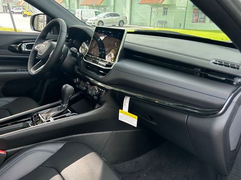New 2025 Jeep Compass Limited w/ Sun & Sound Group image 33