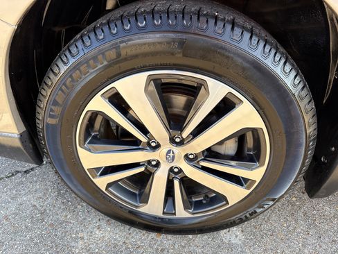 Used 2019 Subaru Outback 2.5i Limited w/ Popular Package #2 image 10