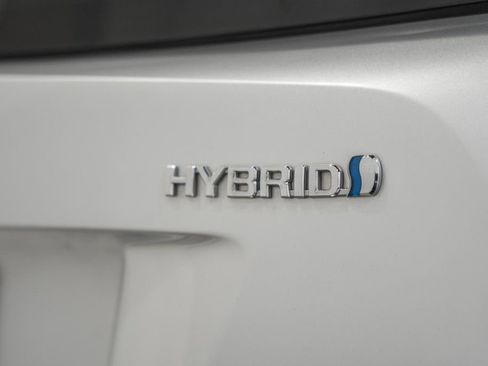 Used 2017 Toyota Prius Four image 7