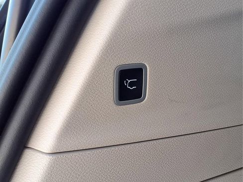 Used 2023 Chrysler Pacifica Touring-L image 26