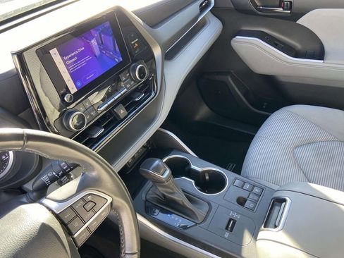 Used 2023 Toyota Highlander LE image 28