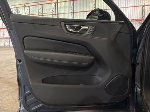 Used 2025 Volvo XC60 B5 Plus image 19