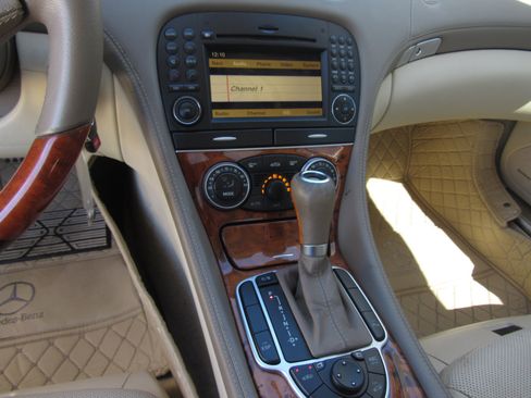 Used 2009 Mercedes-Benz SL 550 image 12